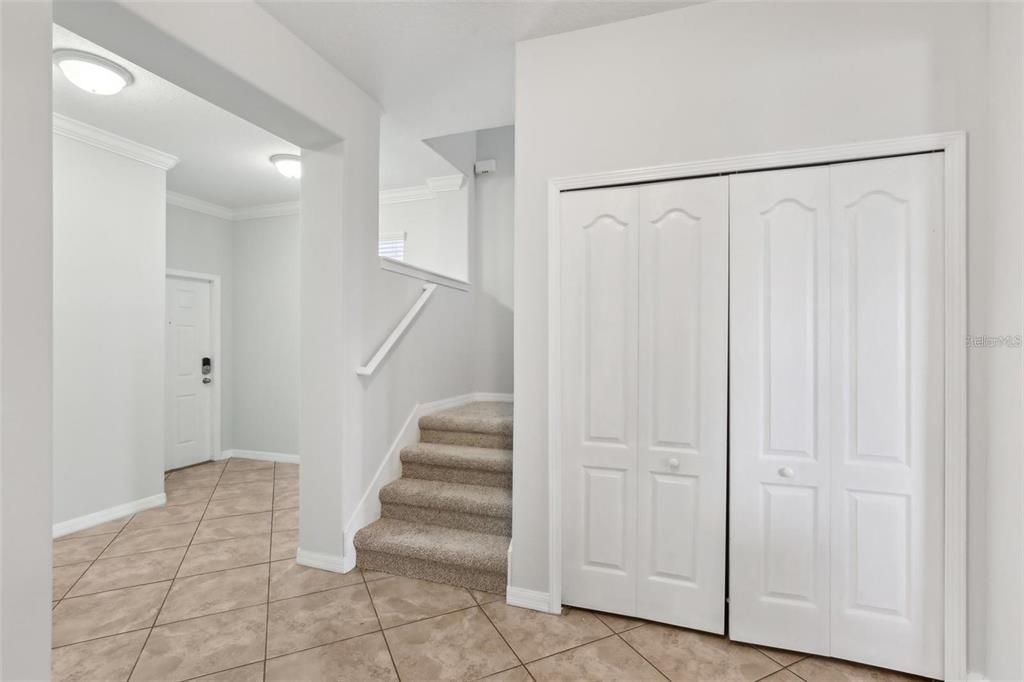 合同活跃: $2,888 (4 贝兹, 3 浴室, 2625 平方英尺)