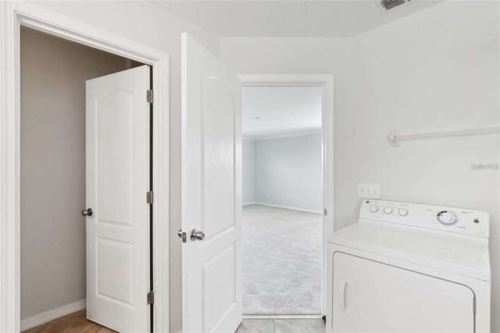 合同活跃: $2,888 (4 贝兹, 3 浴室, 2625 平方英尺)