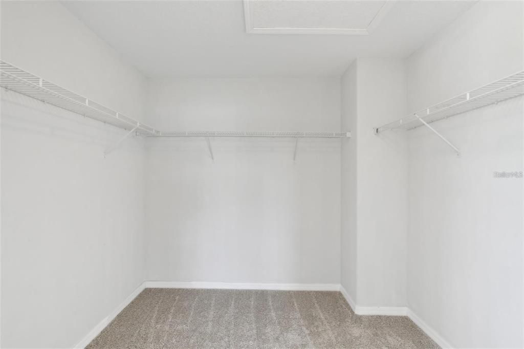 合同活跃: $2,888 (4 贝兹, 3 浴室, 2625 平方英尺)