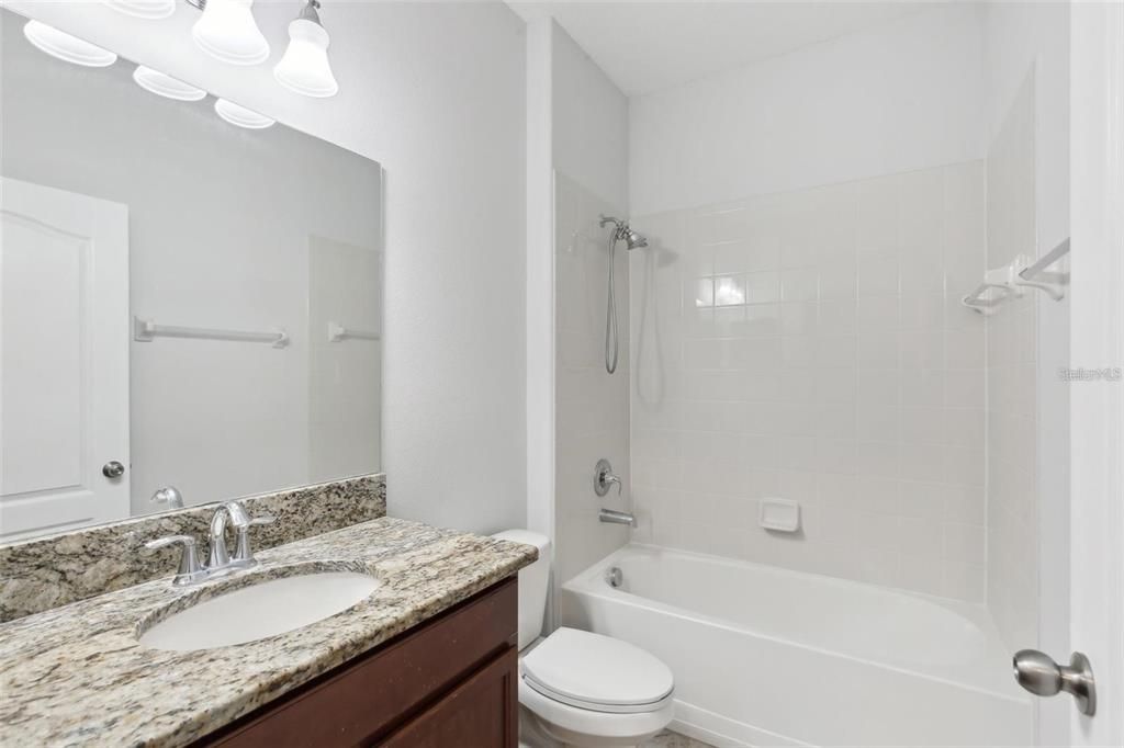 合同活跃: $2,888 (4 贝兹, 3 浴室, 2625 平方英尺)