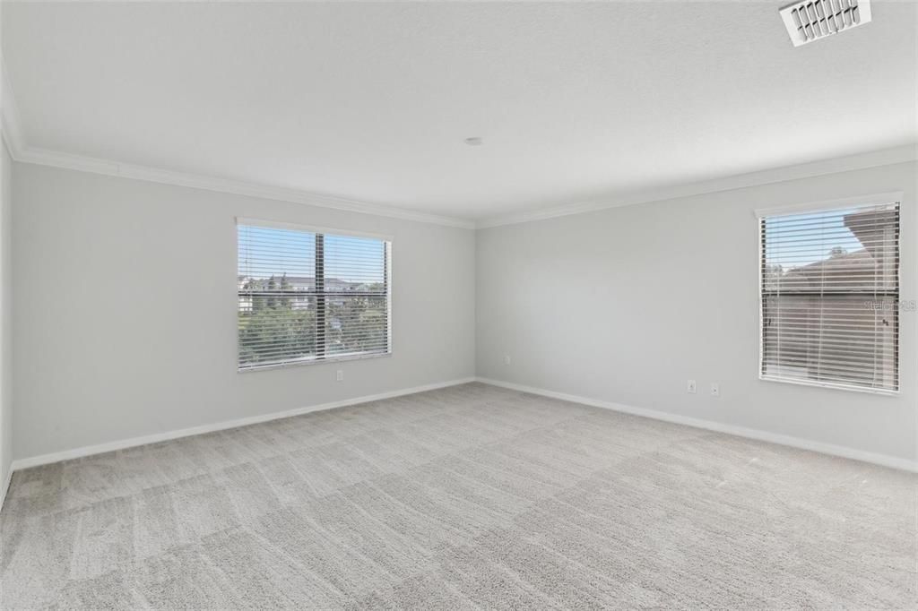 合同活跃: $2,888 (4 贝兹, 3 浴室, 2625 平方英尺)