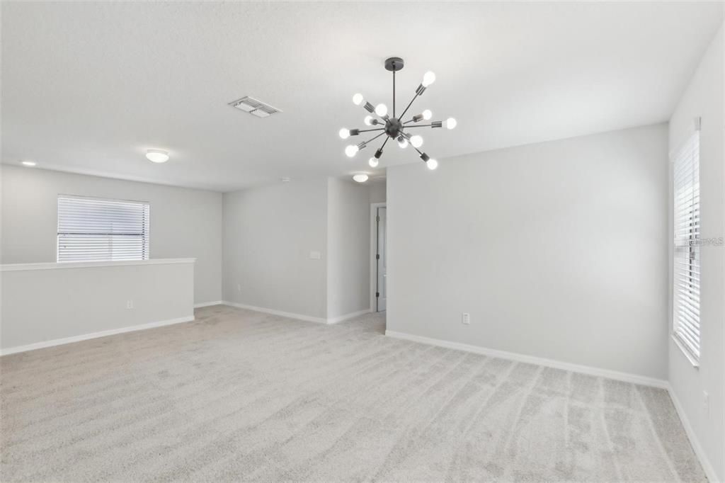 合同活跃: $2,888 (4 贝兹, 3 浴室, 2625 平方英尺)