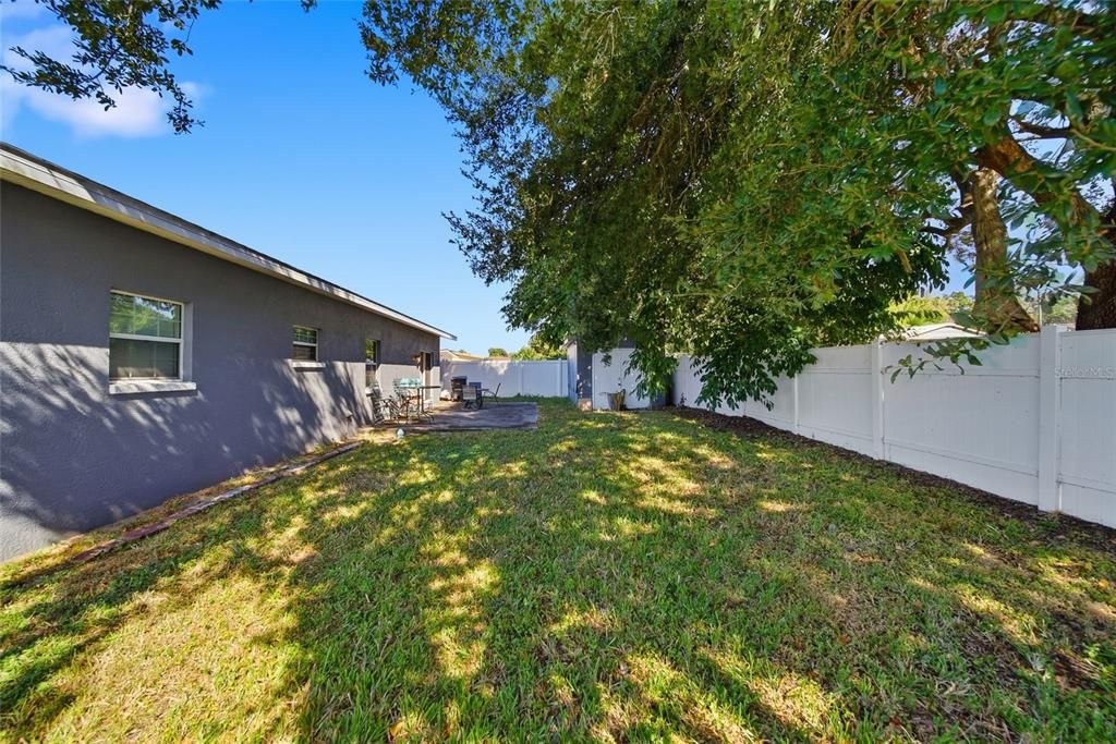 合同活跃: $330,000 (3 贝兹, 3 浴室, 2063 平方英尺)