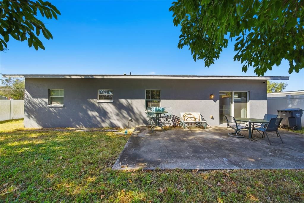 合同活跃: $330,000 (3 贝兹, 3 浴室, 2063 平方英尺)