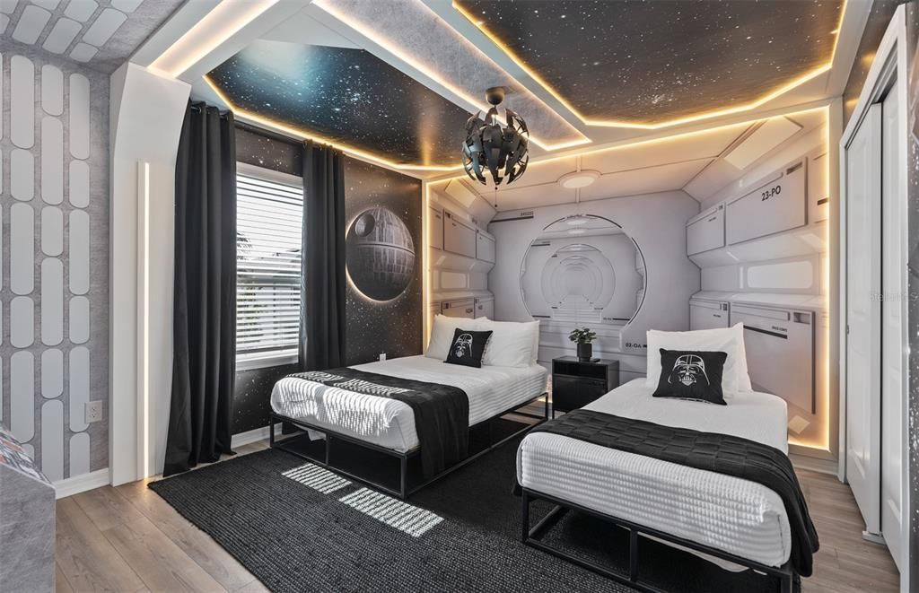 Activo con contrato: $1,141,640 (10 camas, 8 baños, 4382 Pies cuadrados)