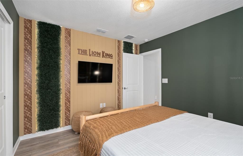 Activo con contrato: $1,141,640 (10 camas, 8 baños, 4382 Pies cuadrados)