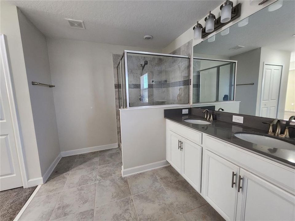 出租: $3,300 (5 贝兹, 3 浴室, 2638 平方英尺)