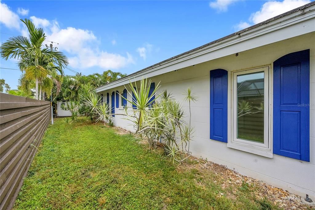 For Sale: $699,900 (3 beds, 3 baths, 2359 Square Feet)