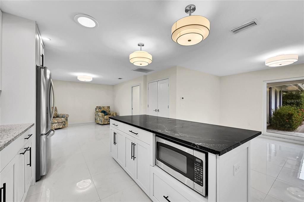 For Sale: $699,900 (3 beds, 3 baths, 2359 Square Feet)