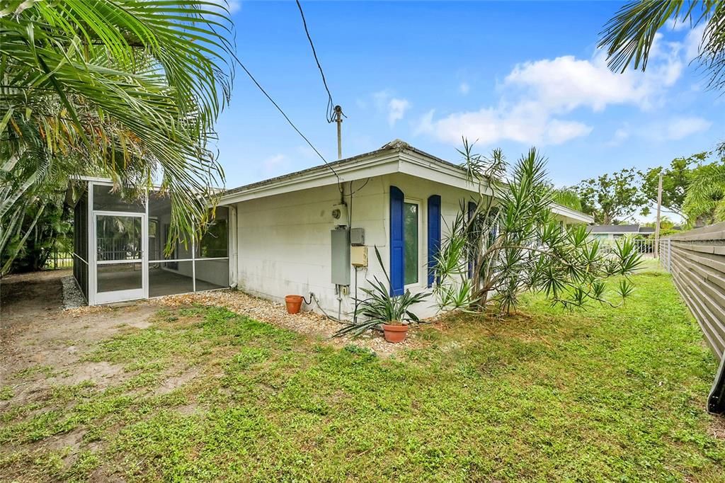 For Sale: $699,900 (3 beds, 3 baths, 2359 Square Feet)