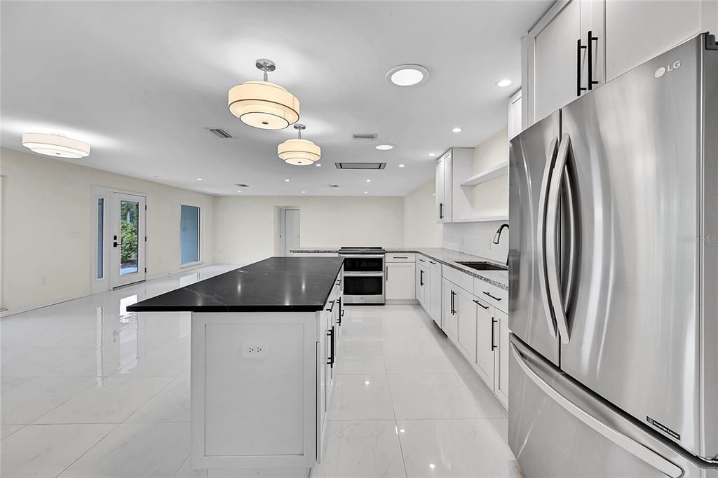 For Sale: $699,900 (3 beds, 3 baths, 2359 Square Feet)