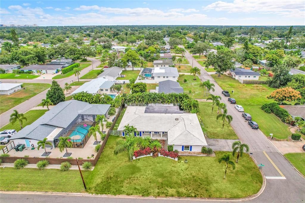 For Sale: $699,900 (3 beds, 3 baths, 2359 Square Feet)