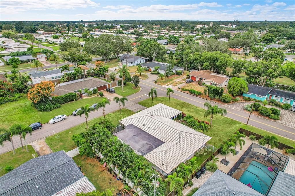 For Sale: $699,900 (3 beds, 3 baths, 2359 Square Feet)