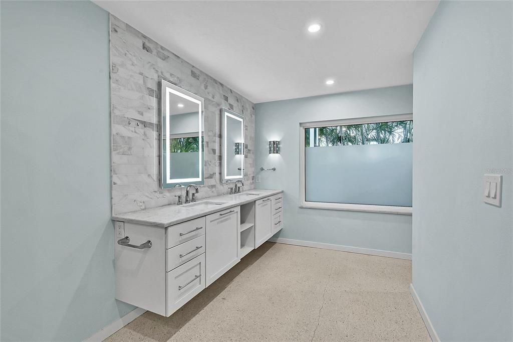 For Sale: $699,900 (3 beds, 3 baths, 2359 Square Feet)