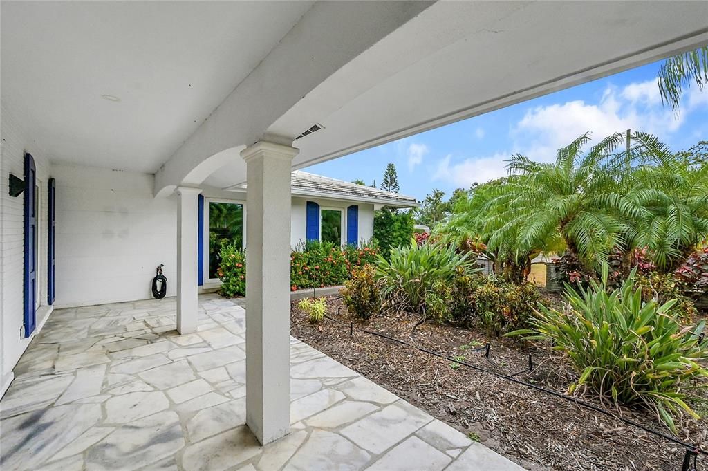 For Sale: $699,900 (3 beds, 3 baths, 2359 Square Feet)