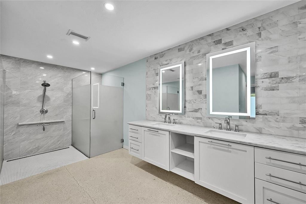 For Sale: $699,900 (3 beds, 3 baths, 2359 Square Feet)