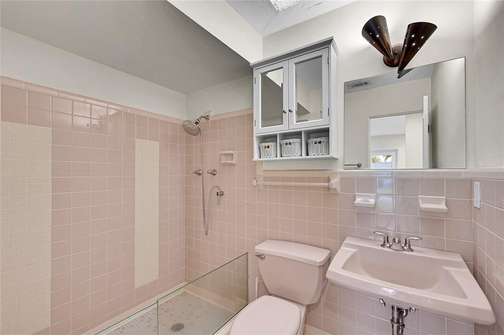 For Sale: $699,900 (3 beds, 3 baths, 2359 Square Feet)