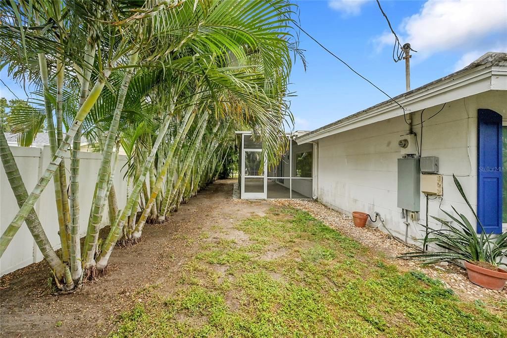 For Sale: $699,900 (3 beds, 3 baths, 2359 Square Feet)