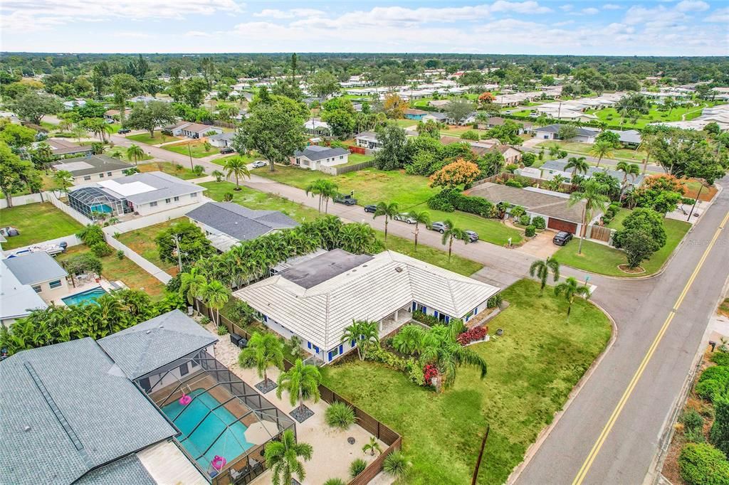 For Sale: $699,900 (3 beds, 3 baths, 2359 Square Feet)