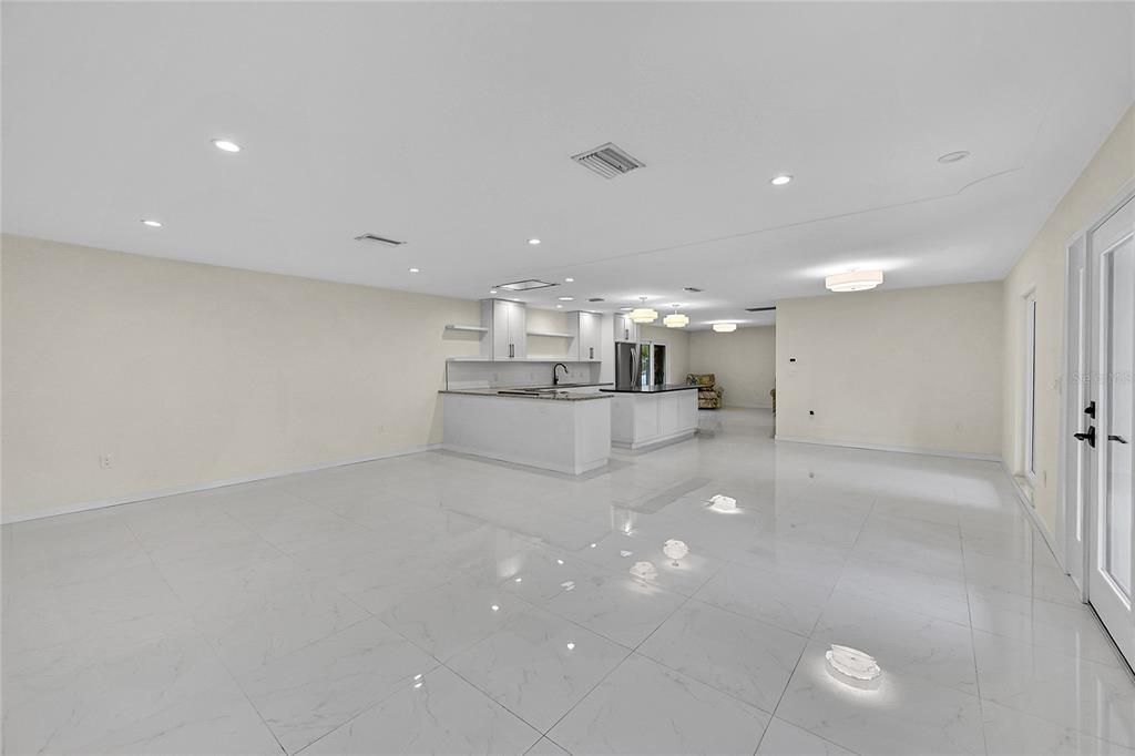 For Sale: $699,900 (3 beds, 3 baths, 2359 Square Feet)