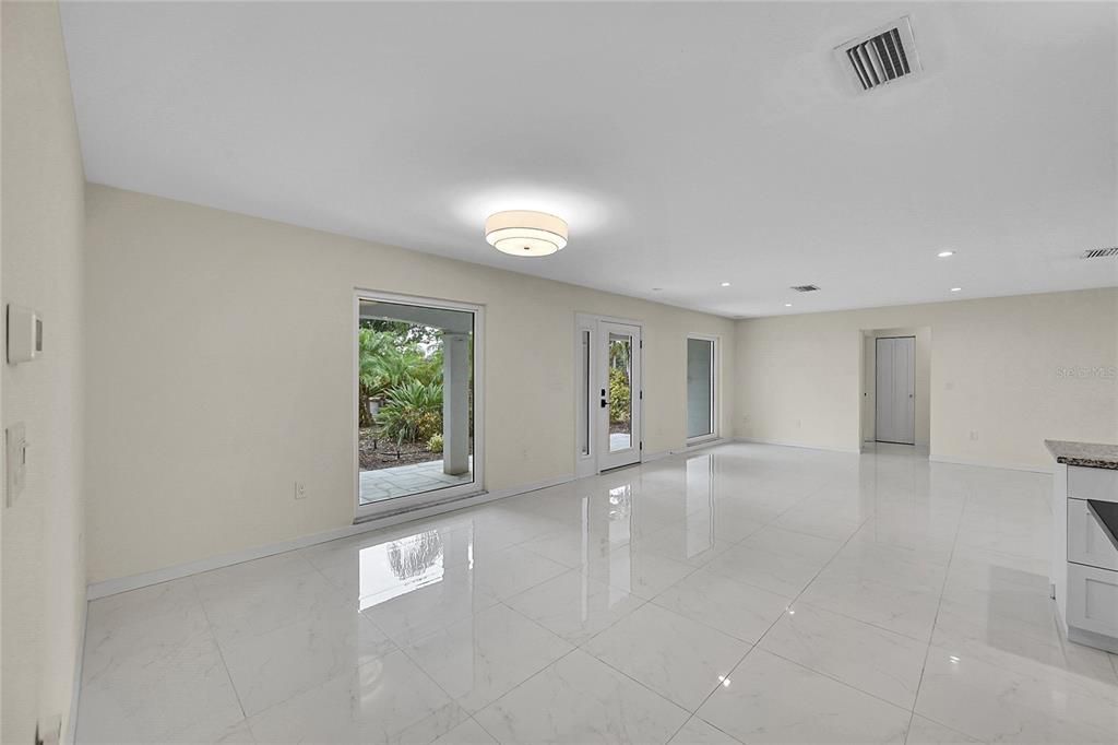 For Sale: $699,900 (3 beds, 3 baths, 2359 Square Feet)