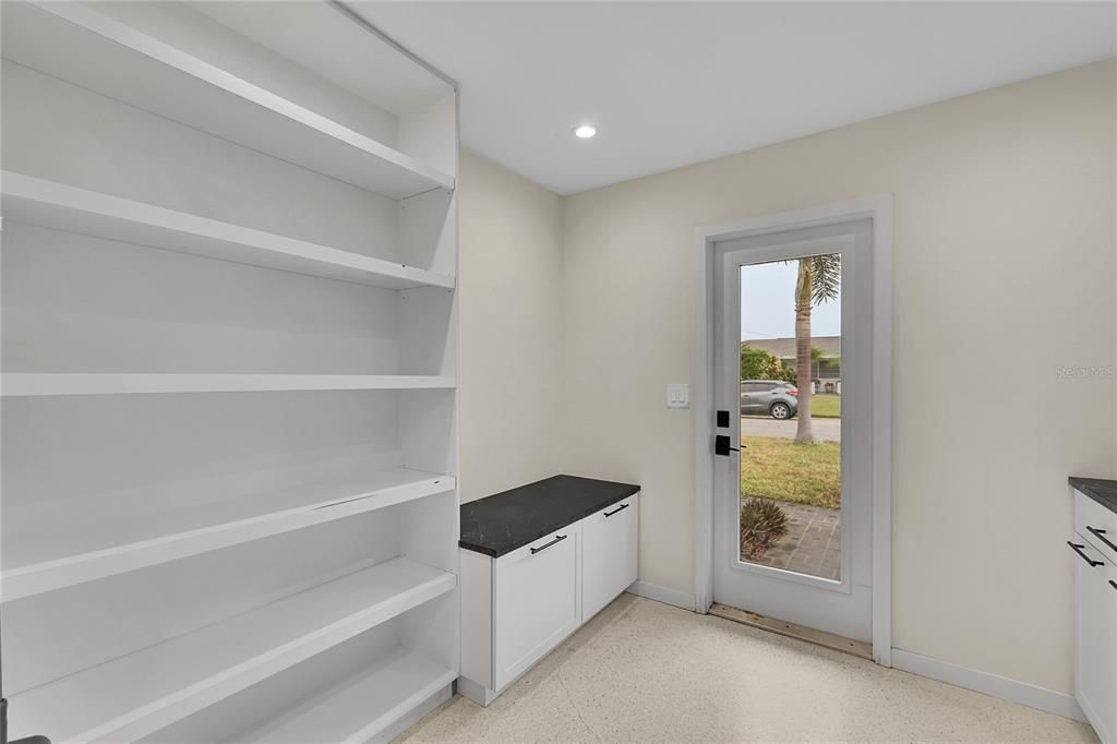 For Sale: $699,900 (3 beds, 3 baths, 2359 Square Feet)