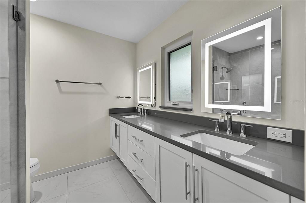 For Sale: $699,900 (3 beds, 3 baths, 2359 Square Feet)