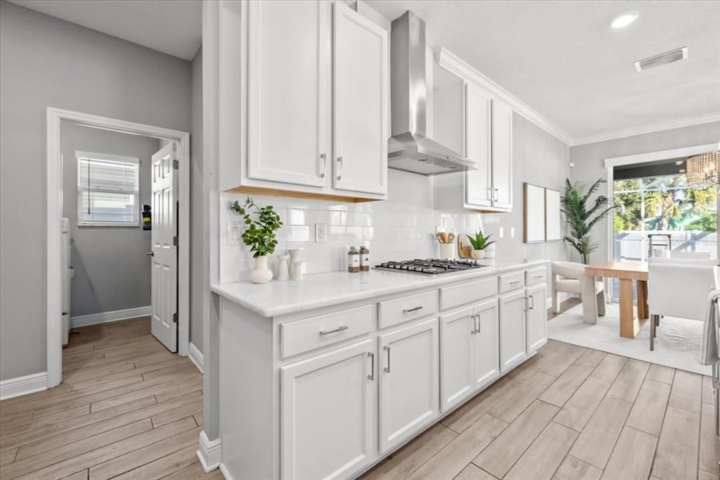 合同活跃: $719,900 (4 贝兹, 3 浴室, 2673 平方英尺)