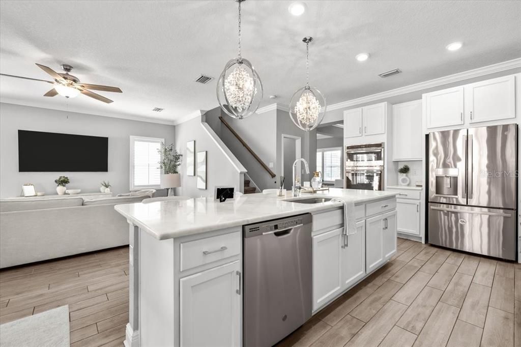 合同活跃: $719,900 (4 贝兹, 3 浴室, 2673 平方英尺)