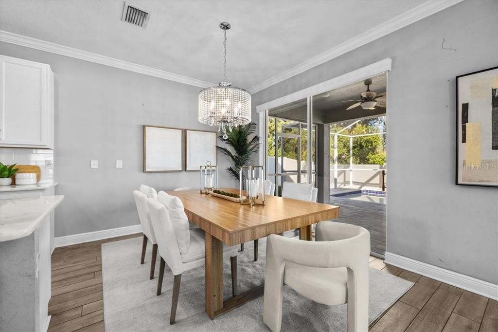 合同活跃: $719,900 (4 贝兹, 3 浴室, 2673 平方英尺)