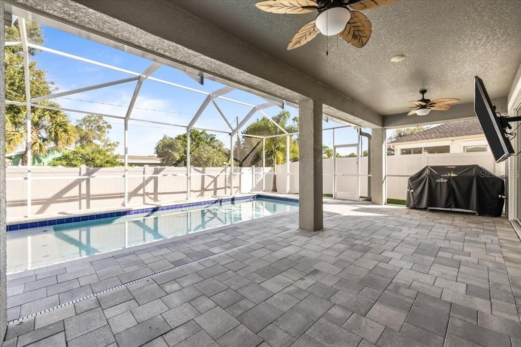 合同活跃: $719,900 (4 贝兹, 3 浴室, 2673 平方英尺)