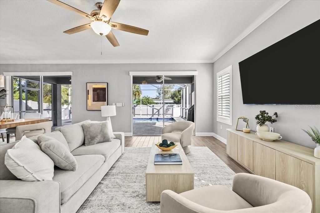 合同活跃: $719,900 (4 贝兹, 3 浴室, 2673 平方英尺)