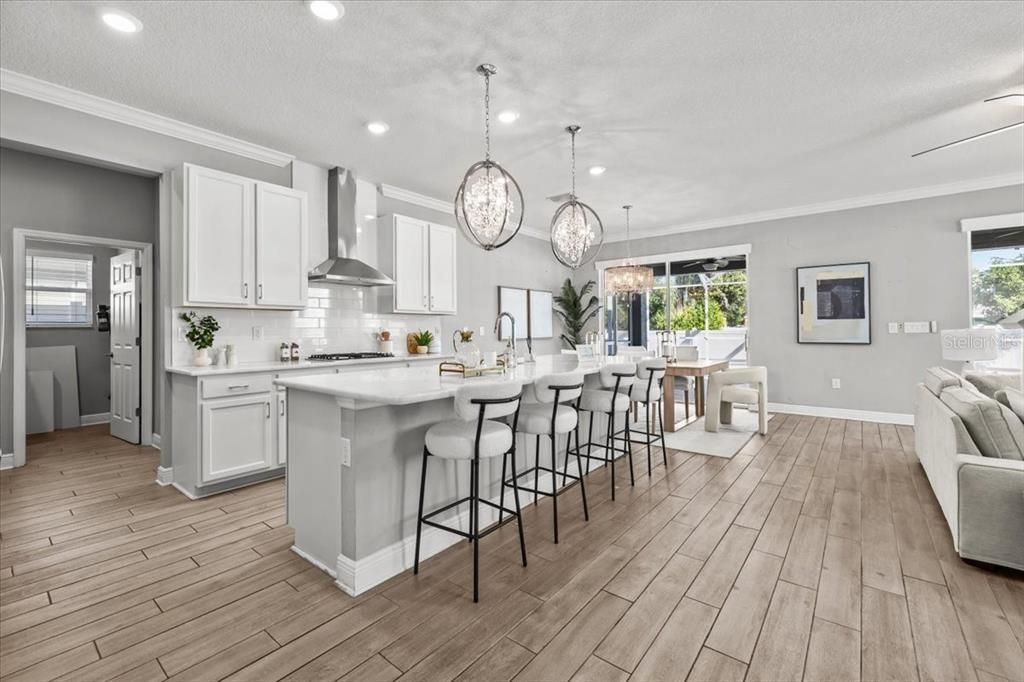 合同活跃: $719,900 (4 贝兹, 3 浴室, 2673 平方英尺)