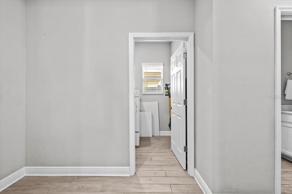 合同活跃: $719,900 (4 贝兹, 3 浴室, 2673 平方英尺)