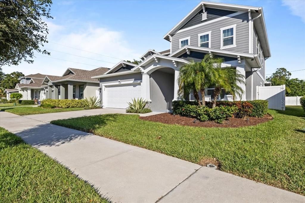 合同活跃: $719,900 (4 贝兹, 3 浴室, 2673 平方英尺)