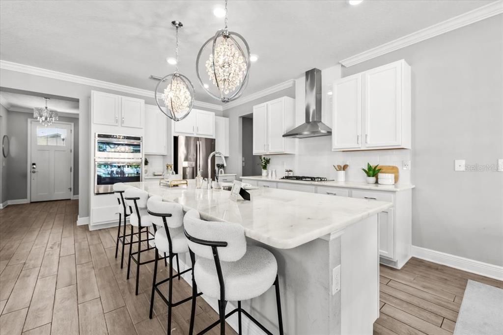 合同活跃: $719,900 (4 贝兹, 3 浴室, 2673 平方英尺)