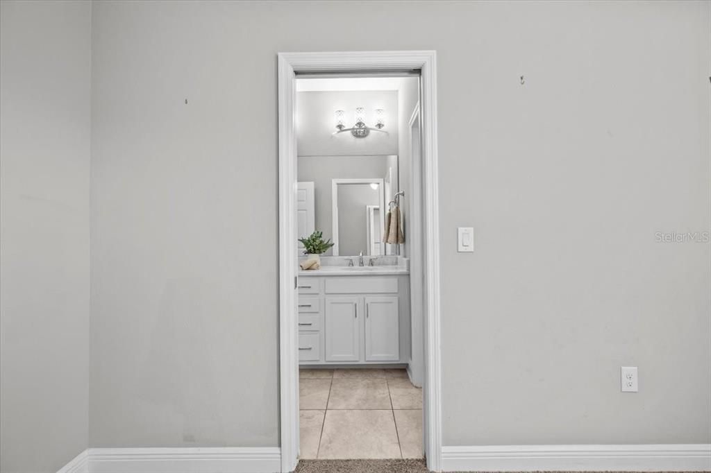 合同活跃: $719,900 (4 贝兹, 3 浴室, 2673 平方英尺)