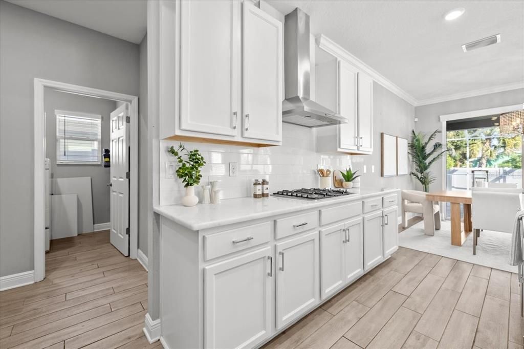 合同活跃: $719,900 (4 贝兹, 3 浴室, 2673 平方英尺)