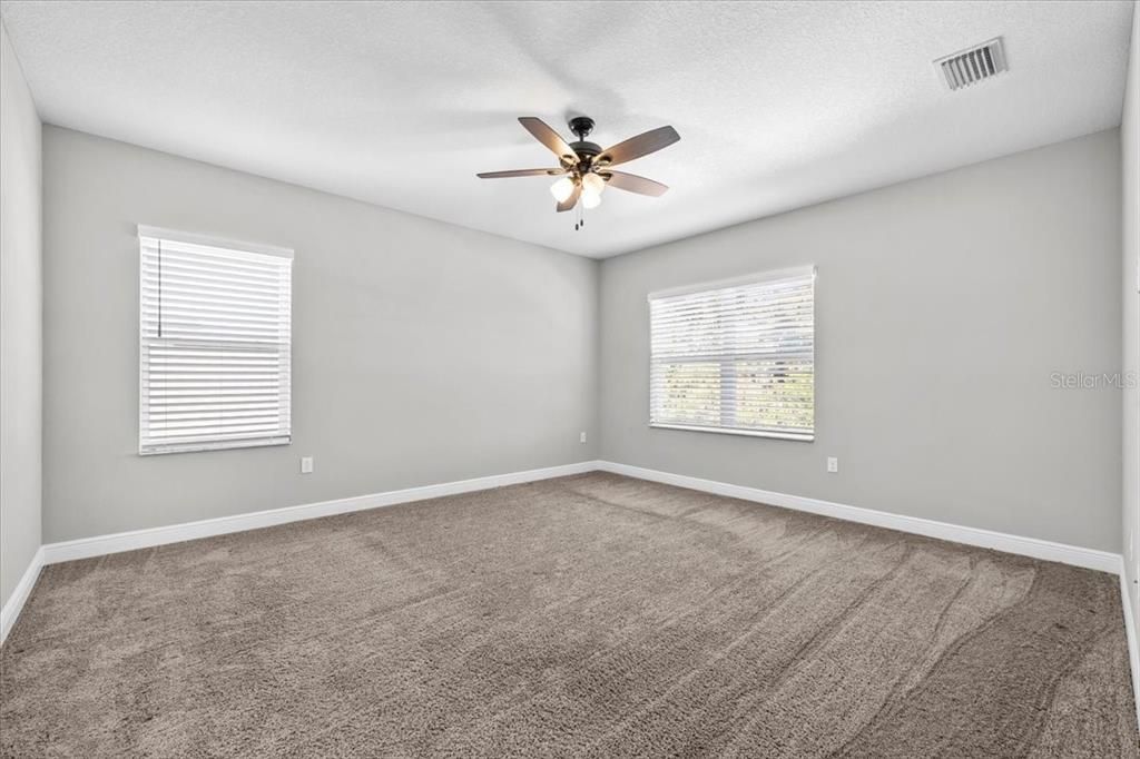 合同活跃: $719,900 (4 贝兹, 3 浴室, 2673 平方英尺)