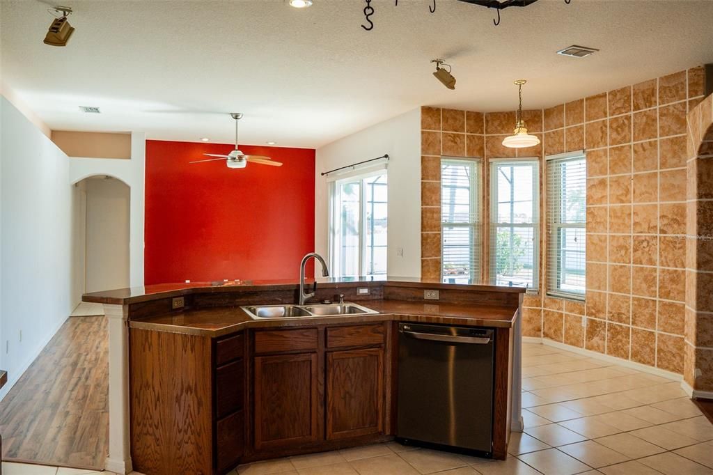 Active With Contract: $439,900 (4 beds, 3 baths, 2367 Square Feet)