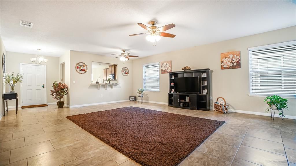 На продажу: $299,000 (3 спален, 2 ванн, 1747 Квадратных фут)