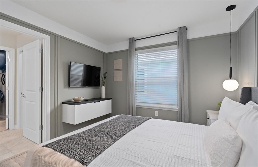 Под контрактом: $1,055,080 (10 спален, 8 ванн, 4382 Квадратных фут)