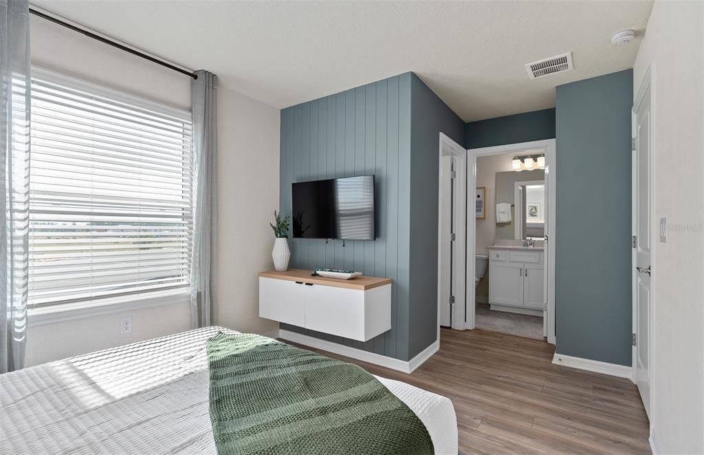 Под контрактом: $1,055,080 (10 спален, 8 ванн, 4382 Квадратных фут)