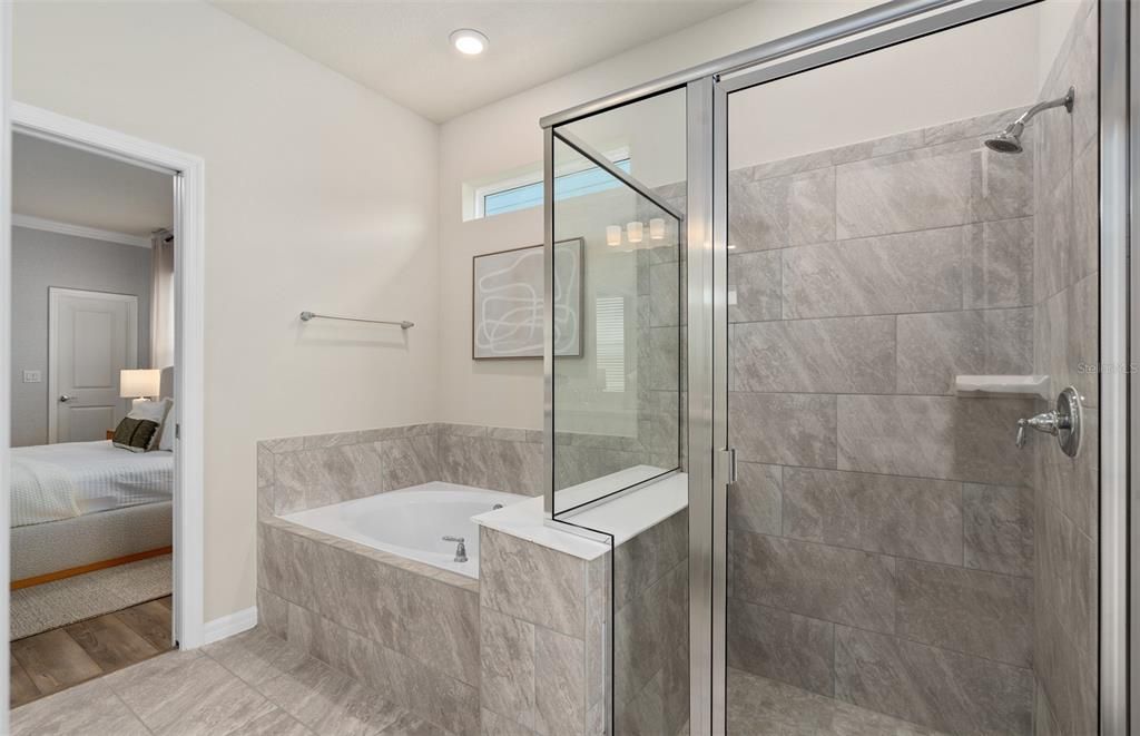 Под контрактом: $1,055,080 (10 спален, 8 ванн, 4382 Квадратных фут)