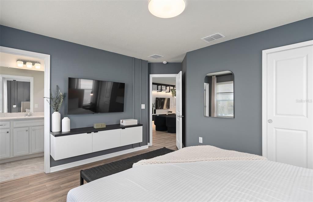 Под контрактом: $1,055,080 (10 спален, 8 ванн, 4382 Квадратных фут)