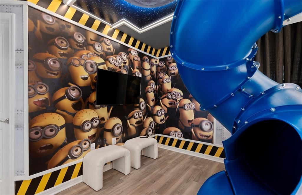 Под контрактом: $1,055,080 (10 спален, 8 ванн, 4382 Квадратных фут)