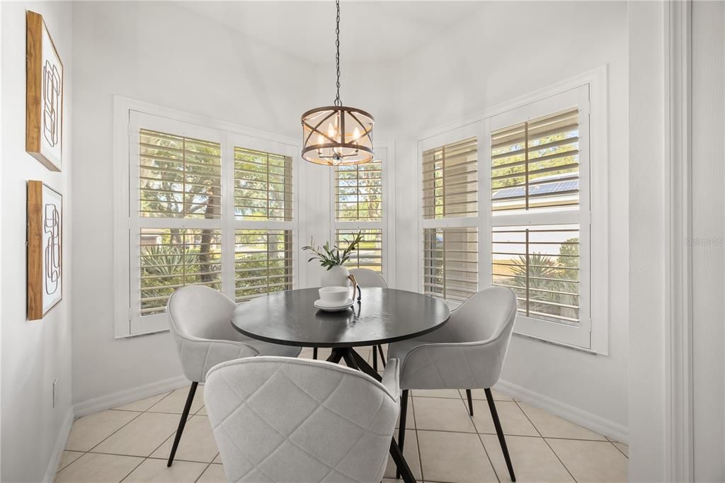 Под контрактом: $385,000 (3 спален, 2 ванн, 1786 Квадратных фут)