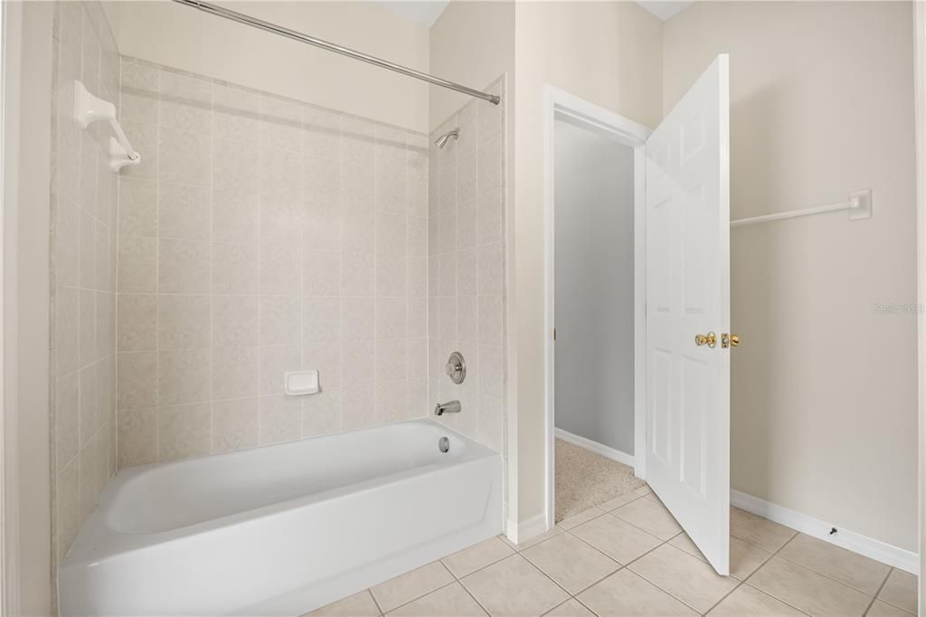 Под контрактом: $385,000 (3 спален, 2 ванн, 1786 Квадратных фут)