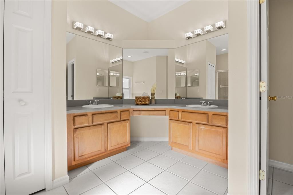 Под контрактом: $385,000 (3 спален, 2 ванн, 1786 Квадратных фут)