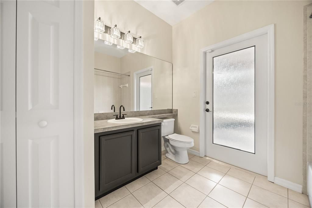 Под контрактом: $385,000 (3 спален, 2 ванн, 1786 Квадратных фут)